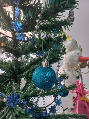 Жители центра создают уникальные новогодние украшения