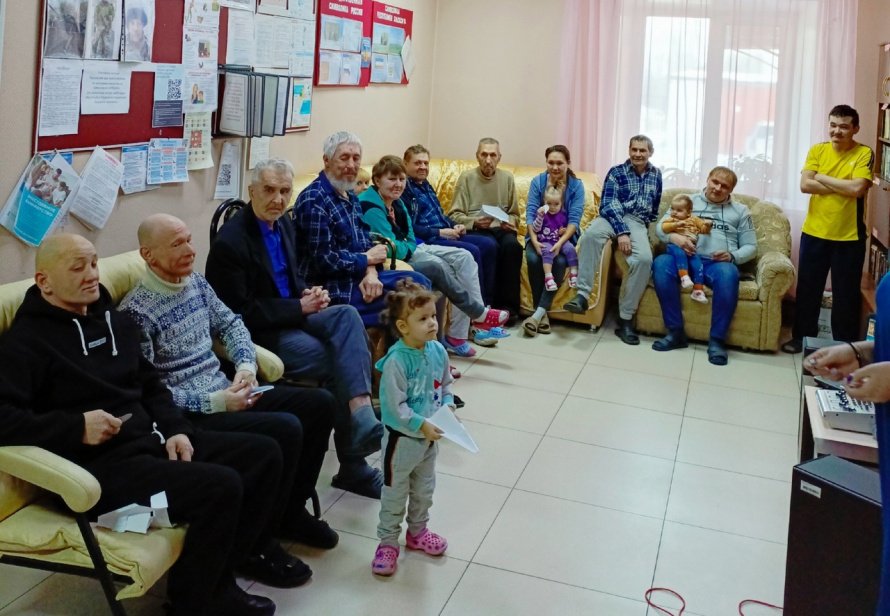 В честь Дня защитника Отечества в ГБУ РХ "КЦСОН "Забота" прошла конкурсно-игровая шуточная программа: "Аты-баты, шли солдаты".