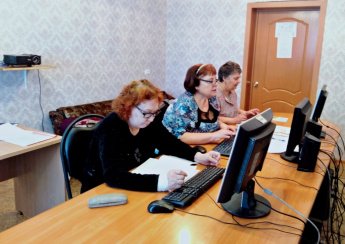 В «Центр социального обслуживания населения «Забота», для пенсионеров и инвалидов проходят занятия по программе компьютерной грамотности «ФЛЕШКА»