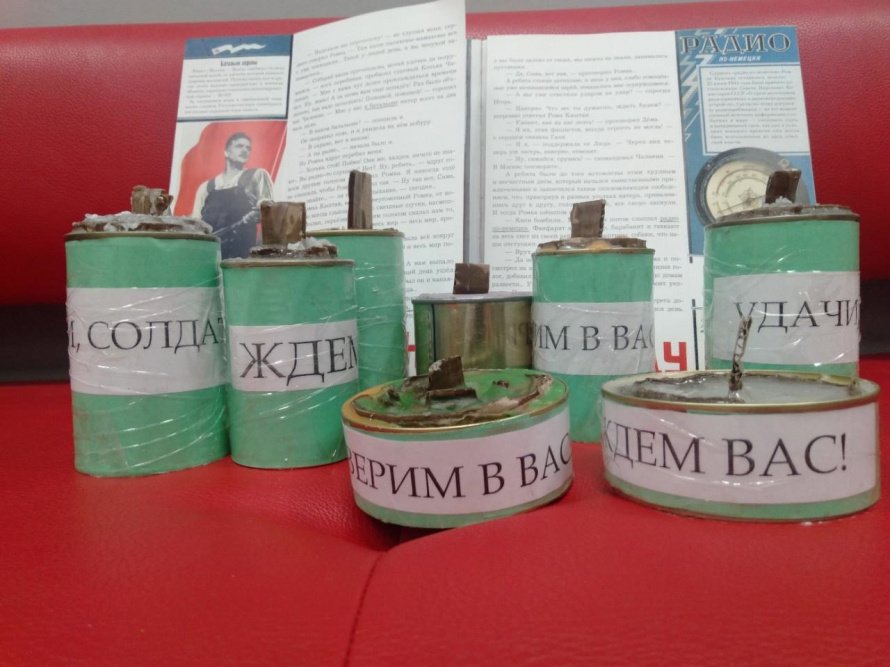 Сотрудники и жильцы центра закончили проведения акции по изготовлению блиндажных свечей для нужд СВО и передали свечи в юношескую библиотеку "Ровесник" города Абакана, для дальнейшей отправки.